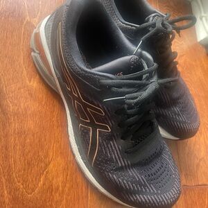Asics women sneakers black GT2000 size 7 1/2